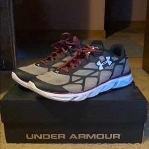 Size 15 pack under armor sneakers